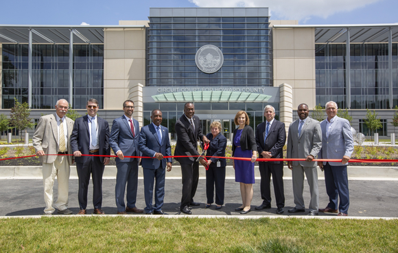 Ribbon cutting for new circuit courthouse